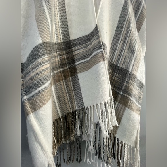 Loft Sweater/Shawl - Picture 5 of 7